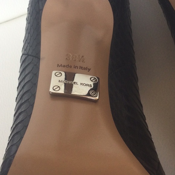 EUC Michael Kors Black Shoes Heels 38 1/2 Made in Italy - Picture 6 of 16